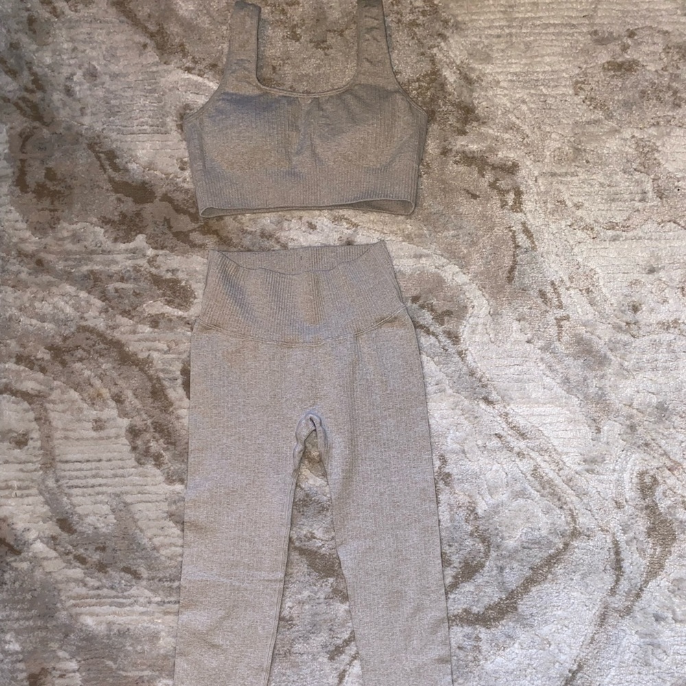 ETHOS Oatmeal Ribbed Set - Picture 2 of 2